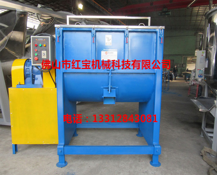 清遠(yuǎn)一家臺(tái)資企業(yè)使用1.5T臥式攪拌機(jī)，專(zhuān)門(mén)用于拌色料